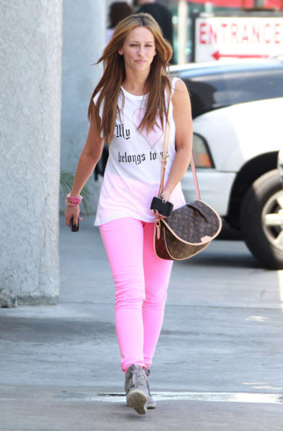 Jennifer Love Hewitt In a pink pants in LA